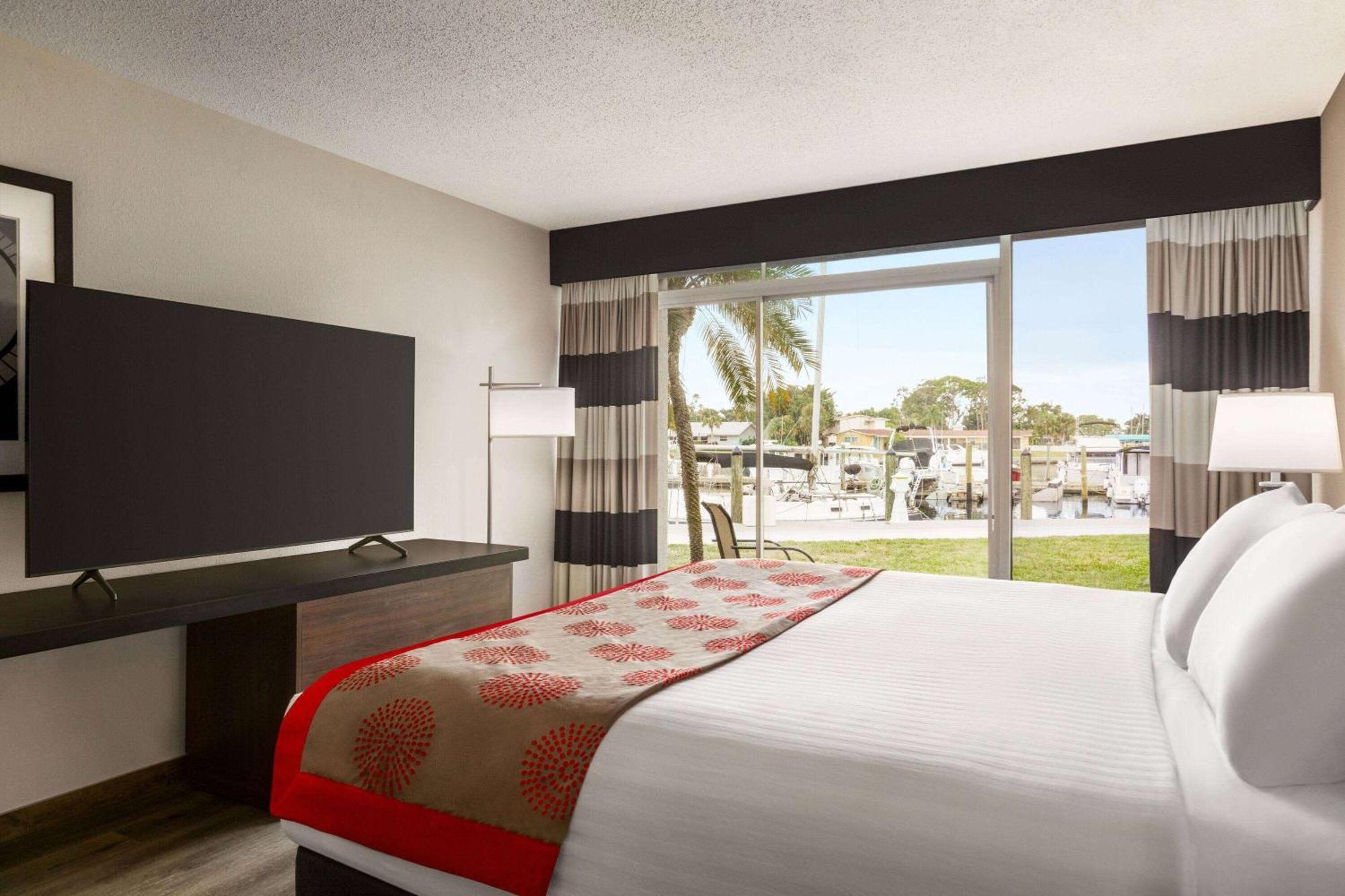 Ramada By Wyndham Sarasota Waterfront Otel Dış mekan fotoğraf
